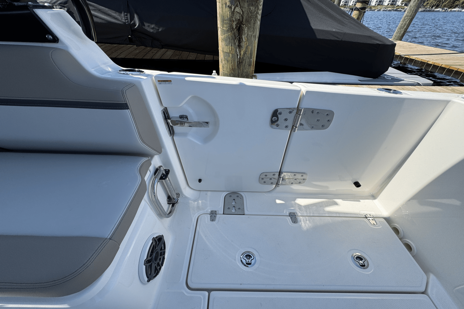 2025 Boston Whaler 330 Vantage Image Thumbnail #15