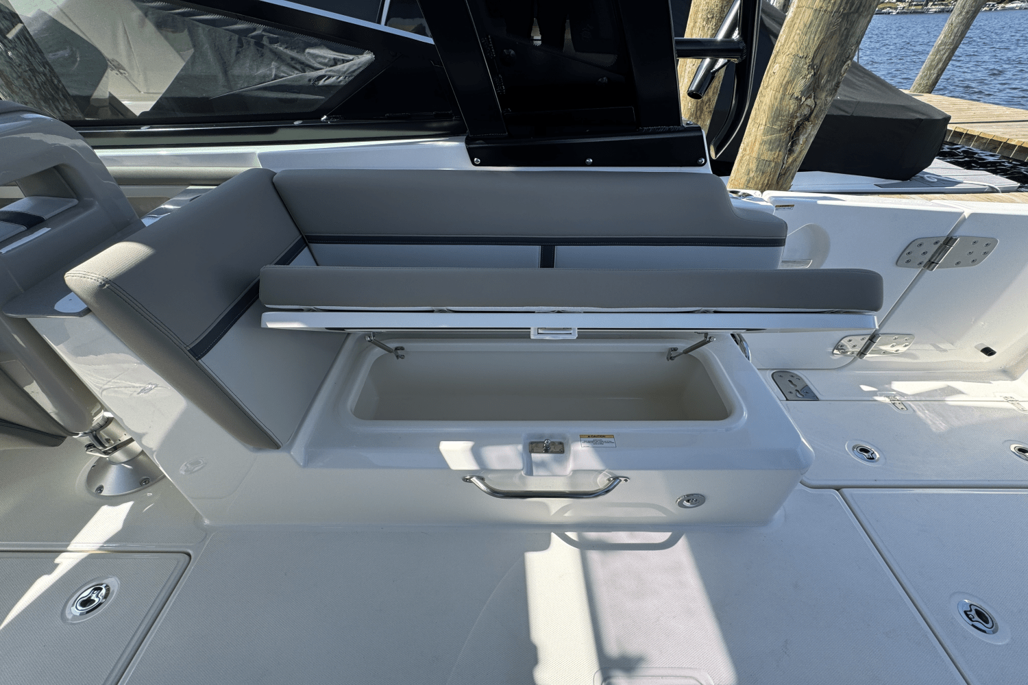 2025 Boston Whaler 330 Vantage Image Thumbnail #22