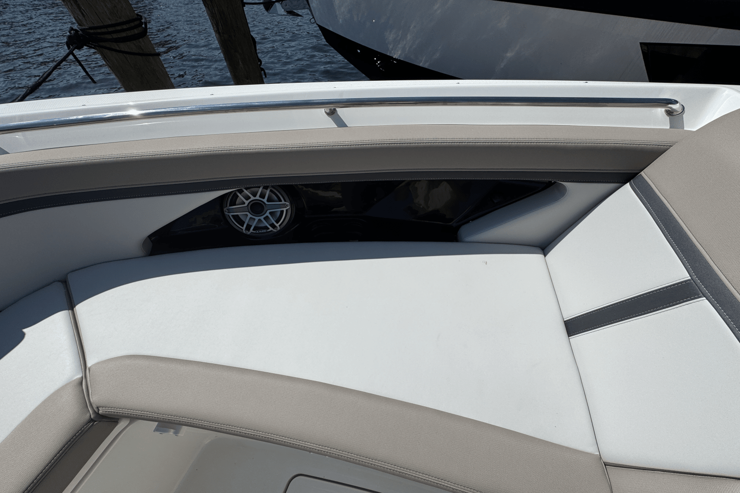 2025 Boston Whaler 330 Vantage Image Thumbnail #47