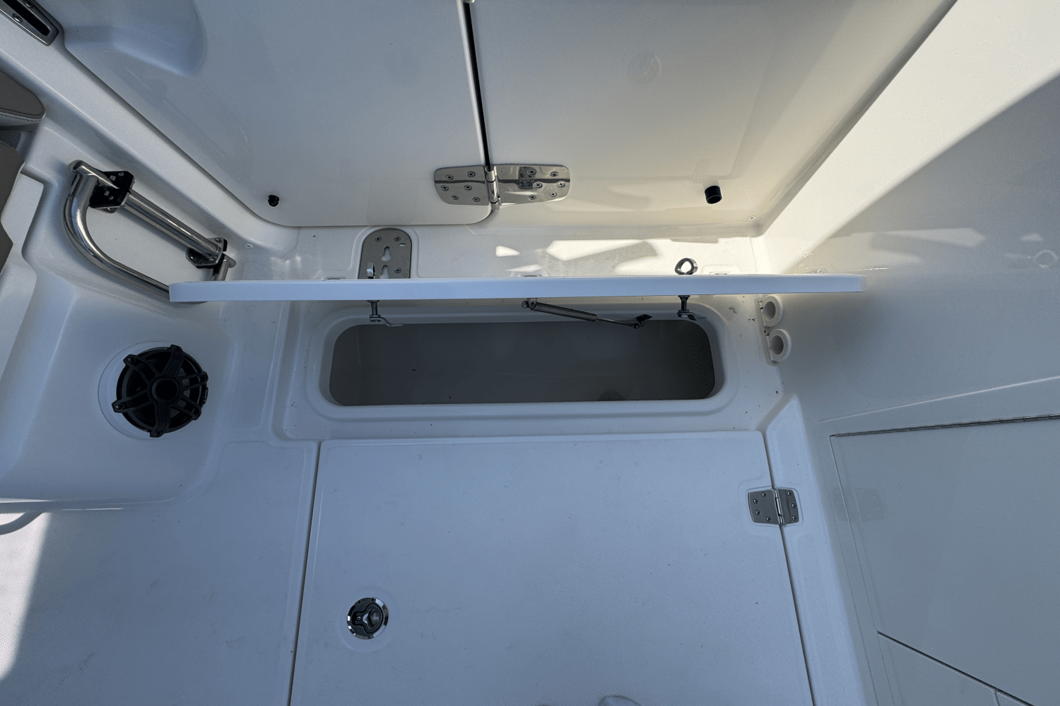 2025 Boston Whaler 330 Vantage Image Thumbnail #13