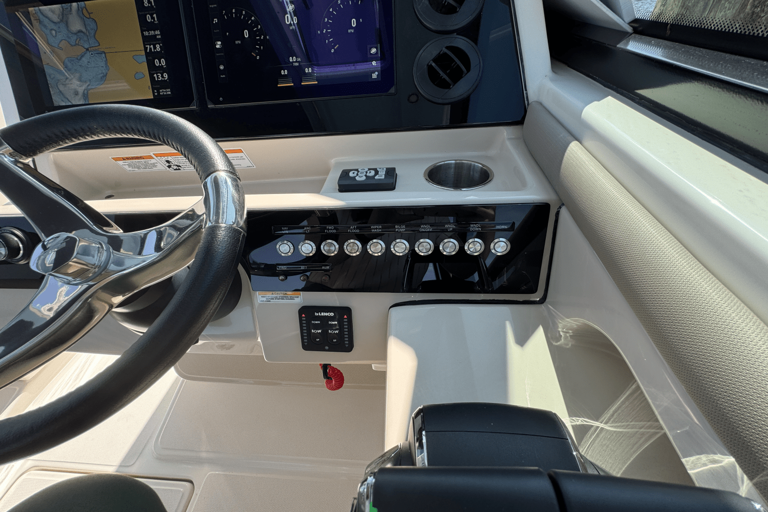 2025 Boston Whaler 330 Vantage Image Thumbnail #31