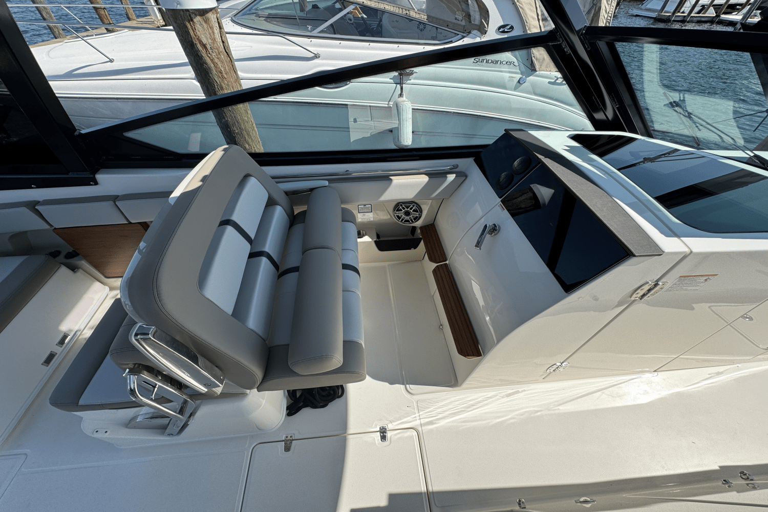 2025 Boston Whaler 330 Vantage Image Thumbnail #33