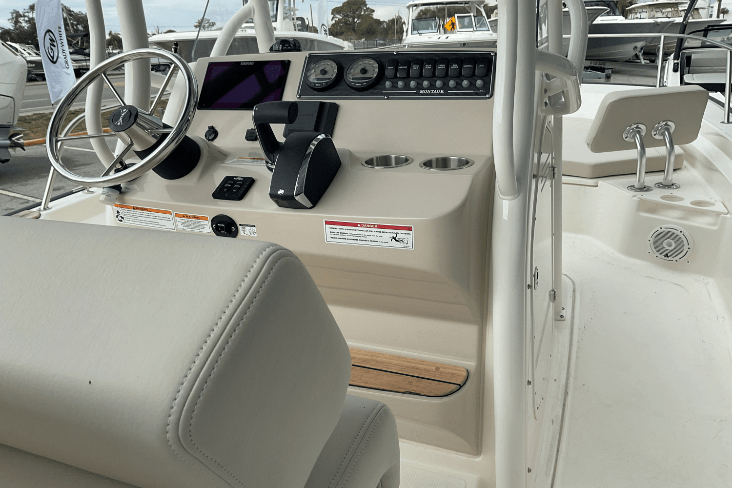 2025 Boston Whaler 210 Montauk Image Thumbnail #13