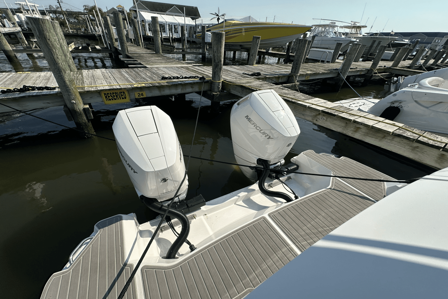 2024 Sea Ray Sundancer 320 Outboard Image Thumbnail #8