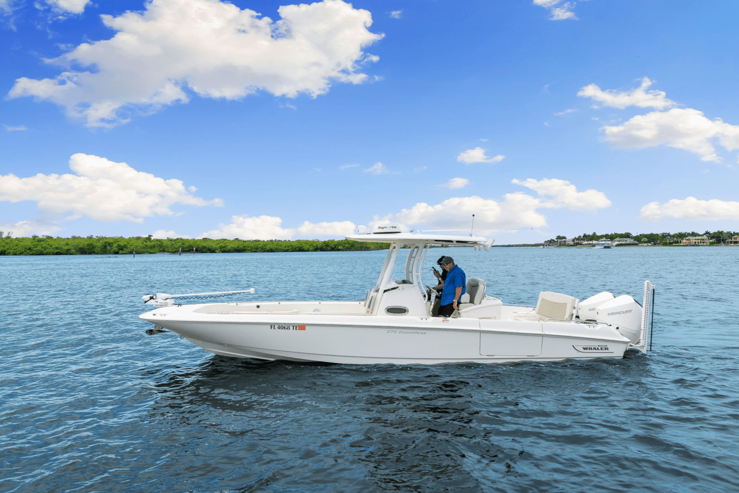 Thumbnail 2 for 2022 Boston Whaler 270 DAUNTLESS