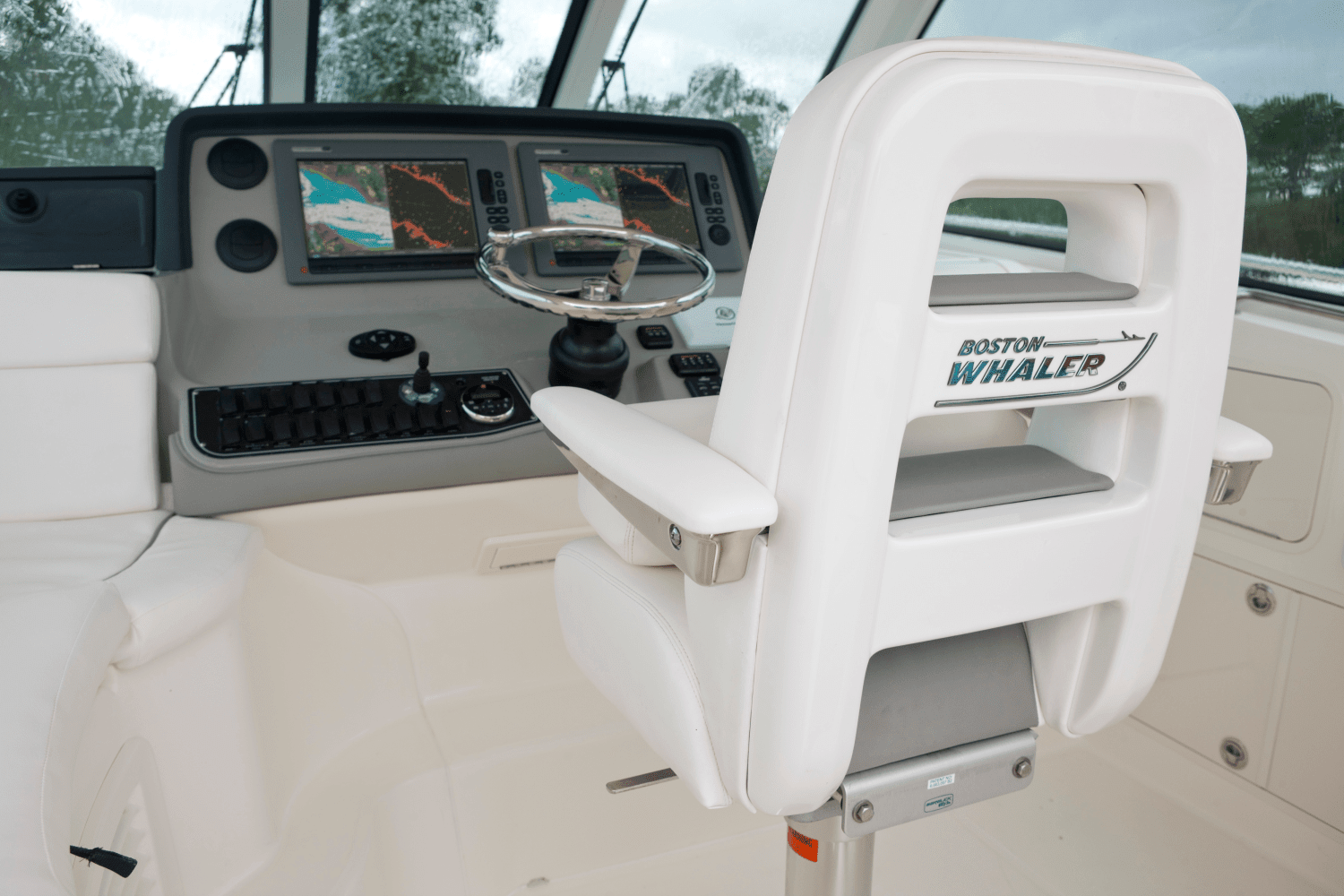 2020 Boston Whaler 345 CONQUEST Image Thumbnail #12