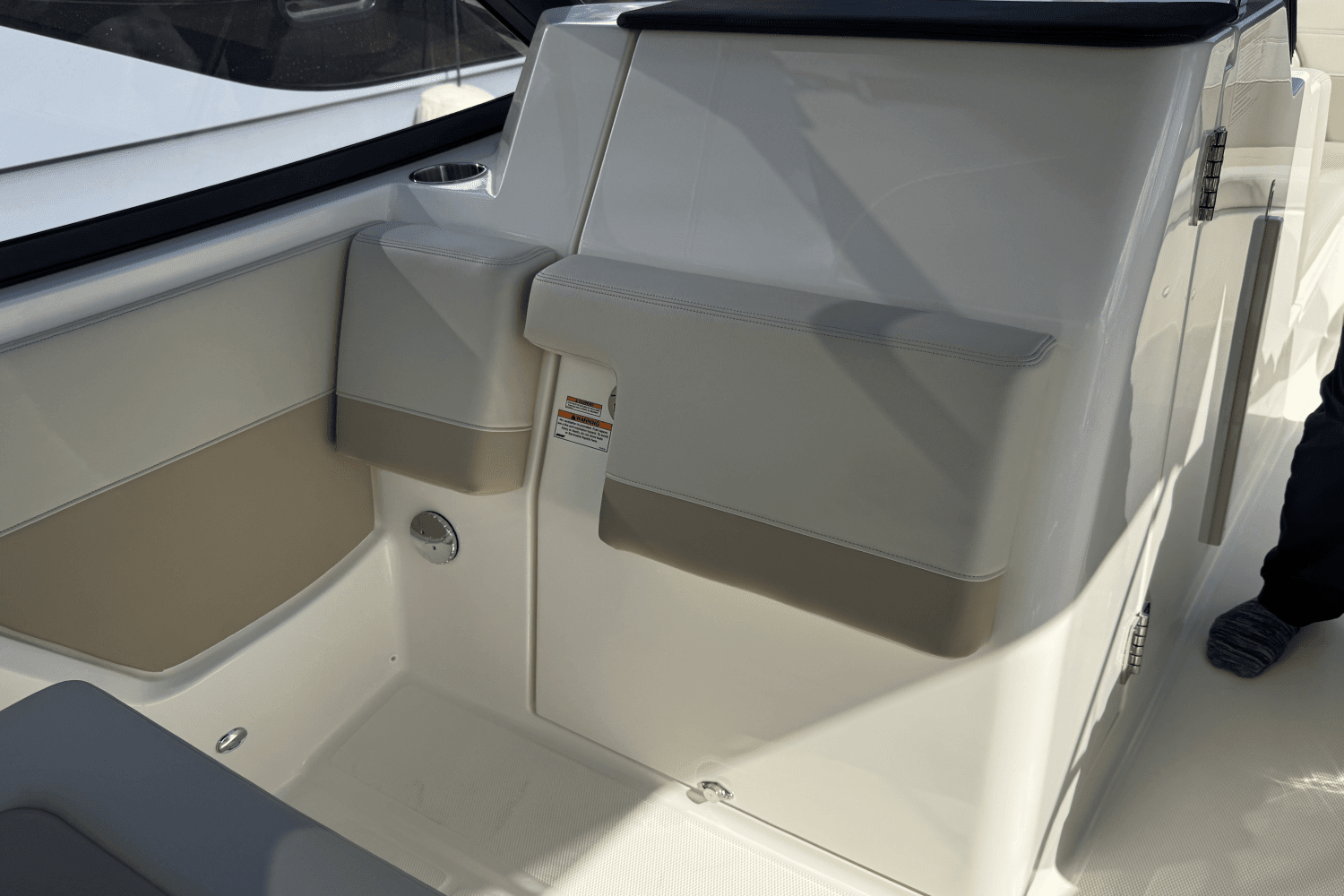 2025 Boston Whaler 210 Vantage Image Thumbnail #16