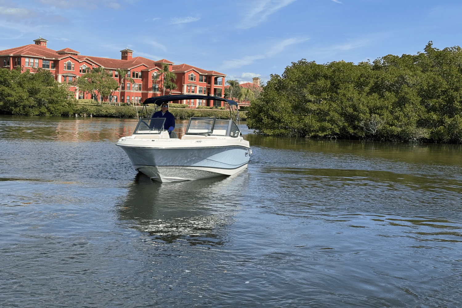 2025 Boston Whaler 210 Vantage Image Thumbnail #6