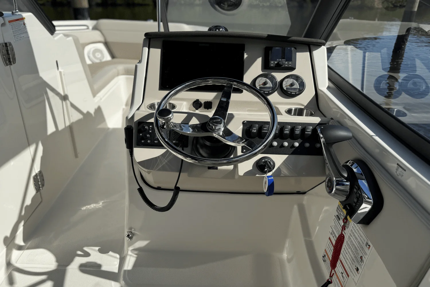 2025 Boston Whaler 210 Vantage Image Thumbnail #13