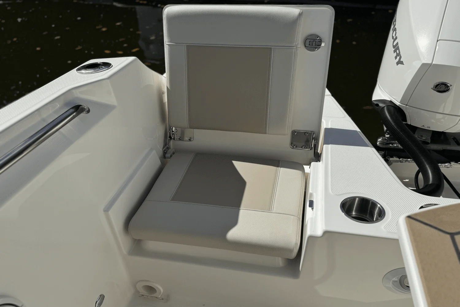 2025 Boston Whaler 210 Vantage Image Thumbnail #11