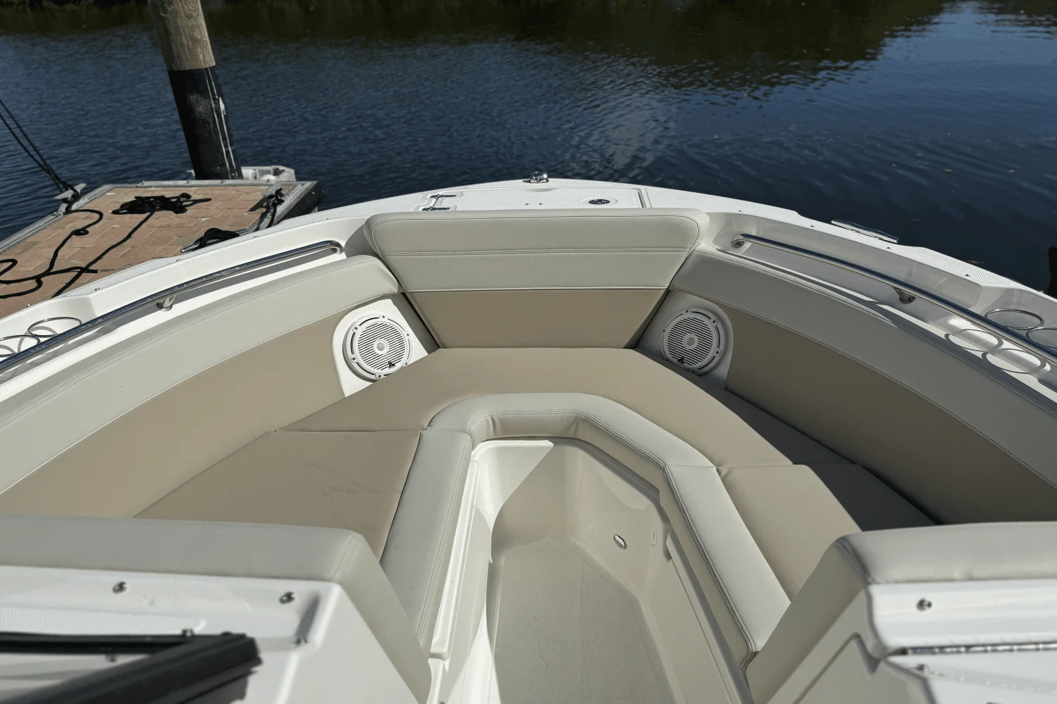 2025 Boston Whaler 210 Vantage Image Thumbnail #18