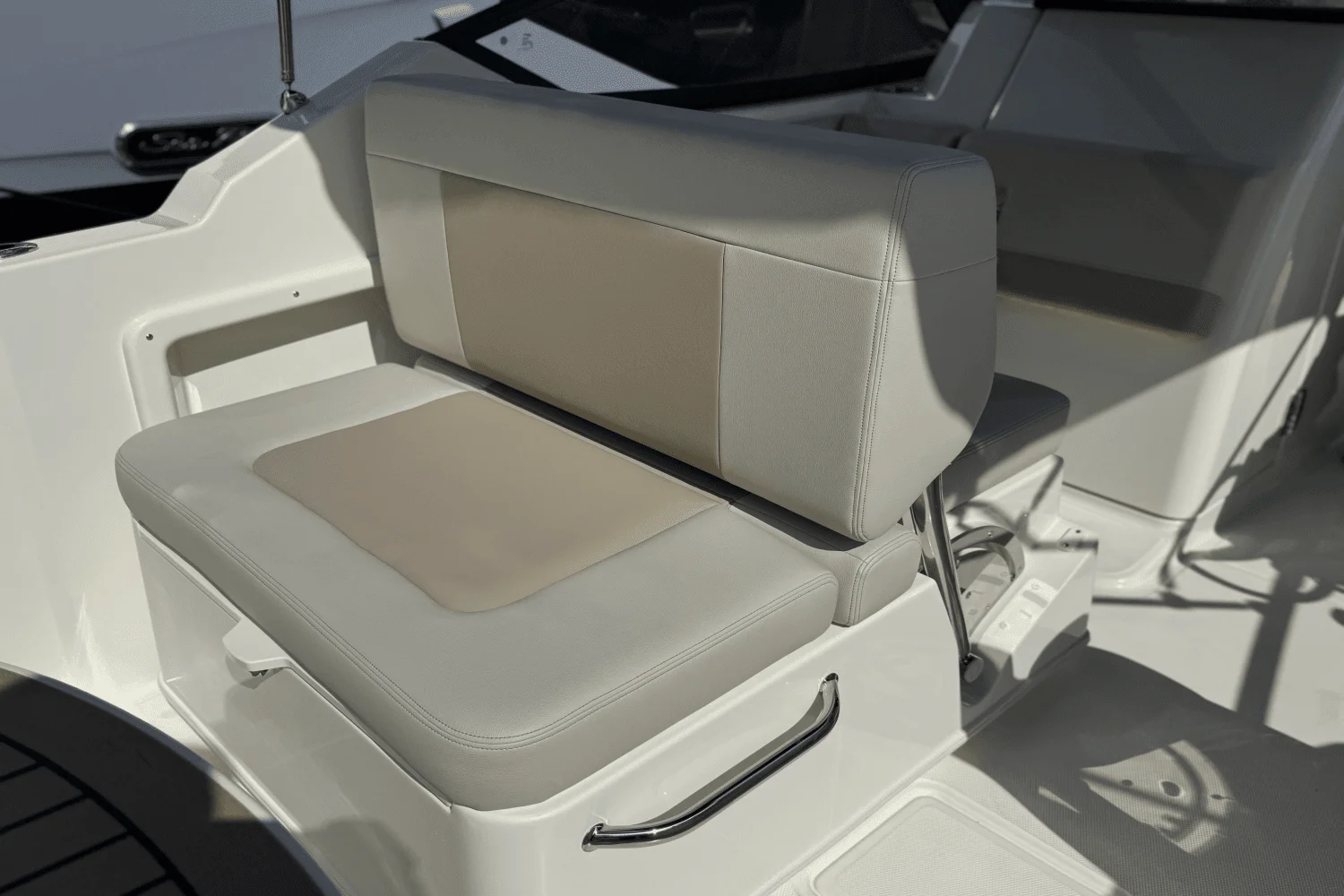 2025 Boston Whaler 210 Vantage Image Thumbnail #15