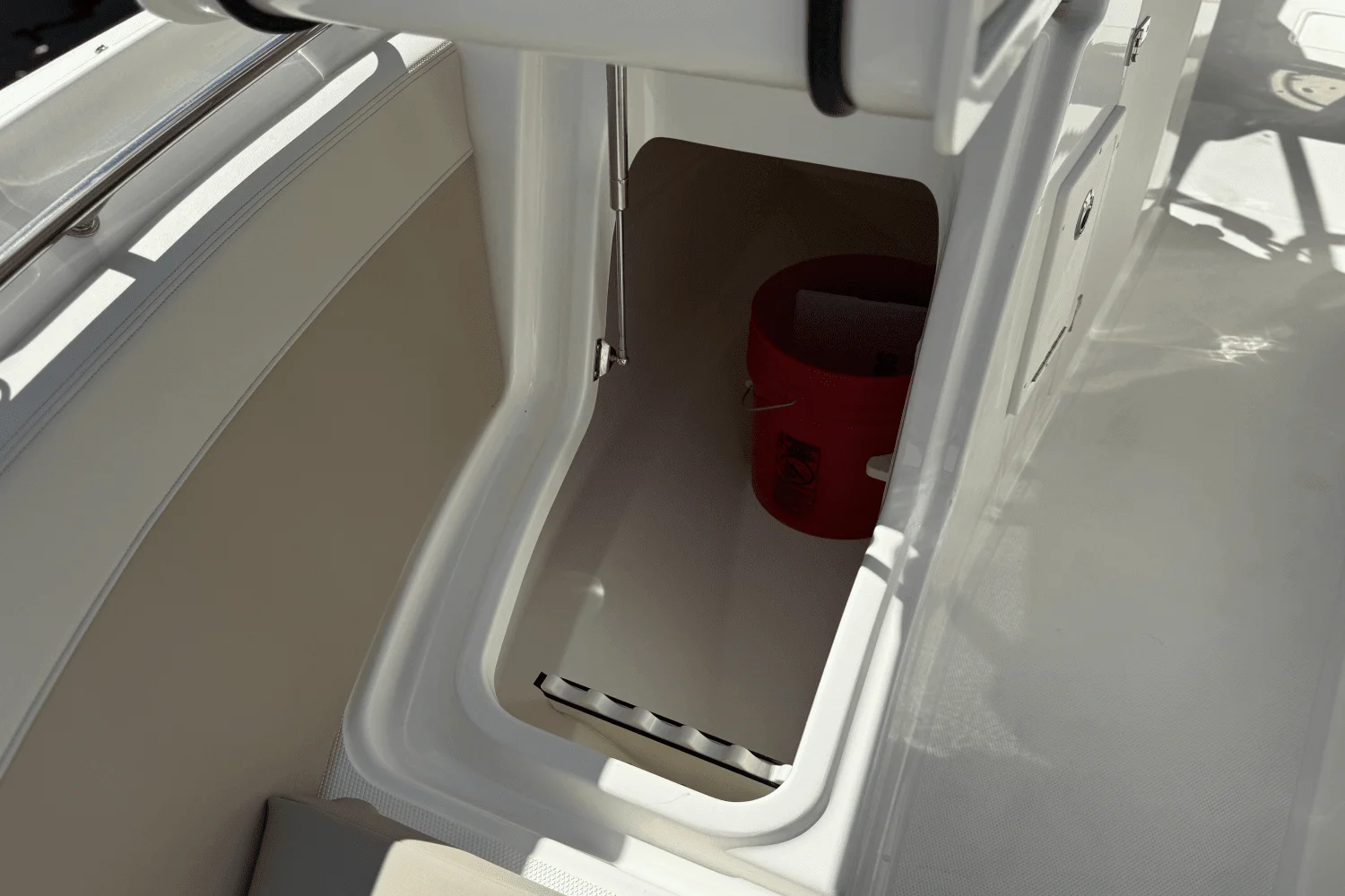 2025 Boston Whaler 210 Vantage Image Thumbnail #19