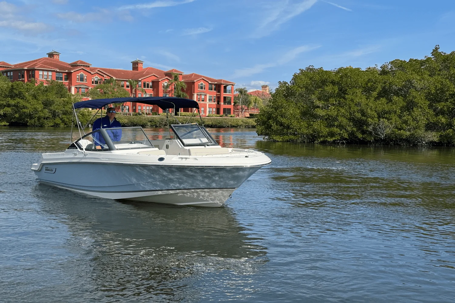 2025 Boston Whaler 210 Vantage Image Thumbnail #2