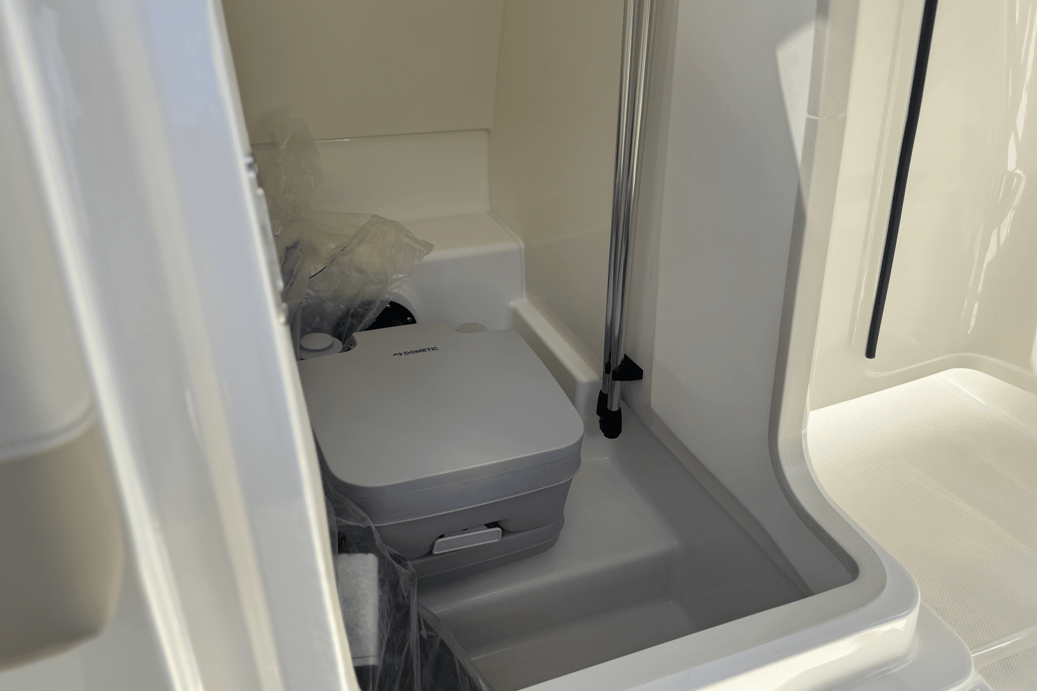 2025 Boston Whaler 210 Vantage Image Thumbnail #17