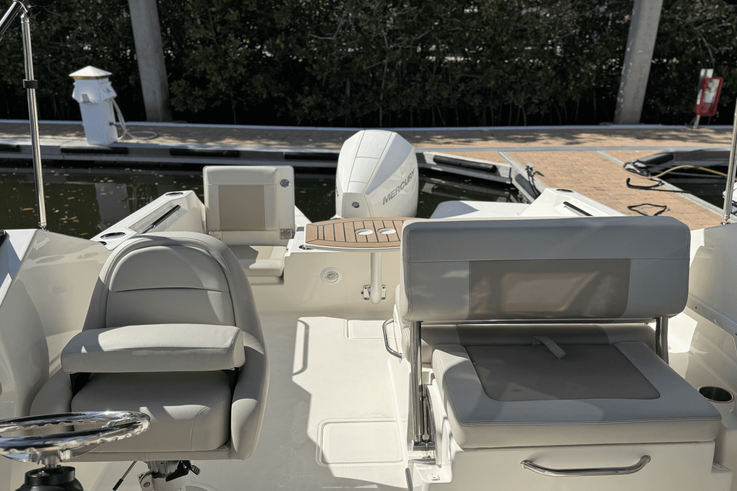 2025 Boston Whaler 210 Vantage Image Thumbnail #20