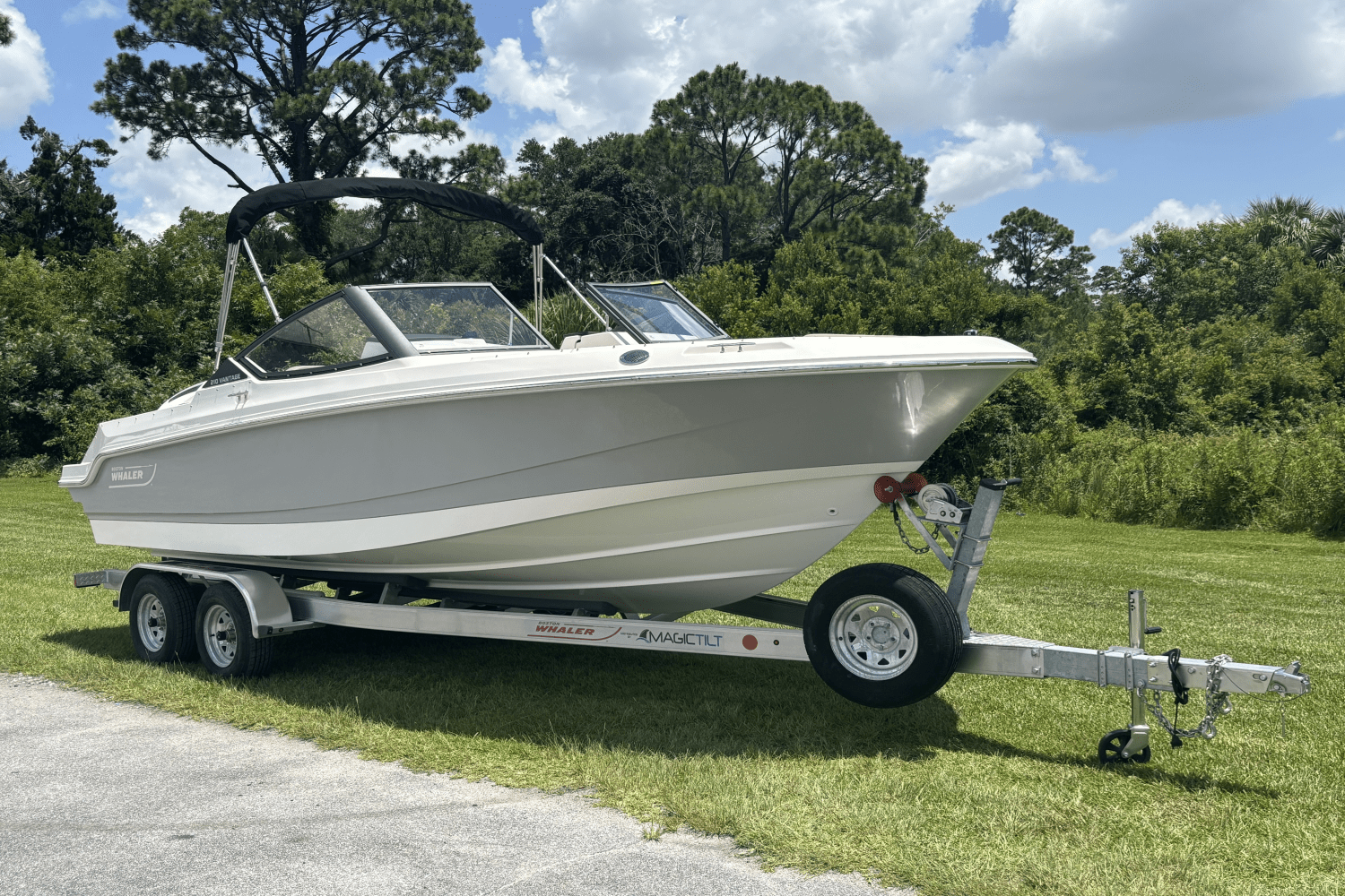 2025 Boston Whaler 210 Vantage Image Thumbnail #4