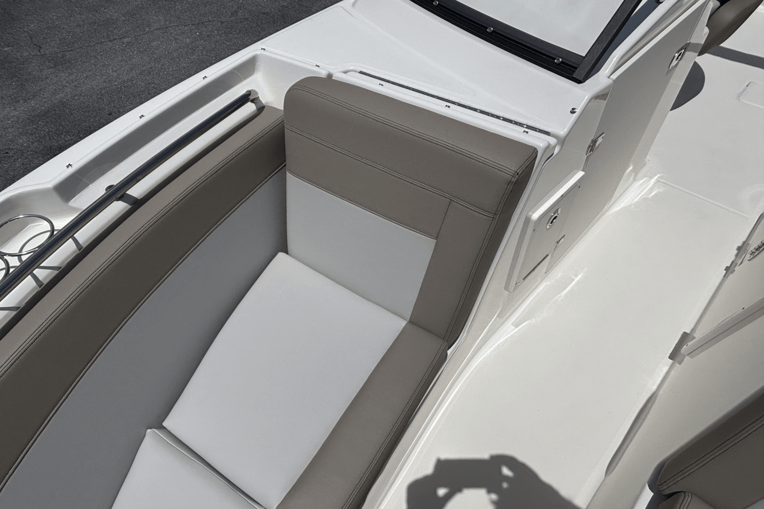 2025 Boston Whaler 210 Vantage Image Thumbnail #18