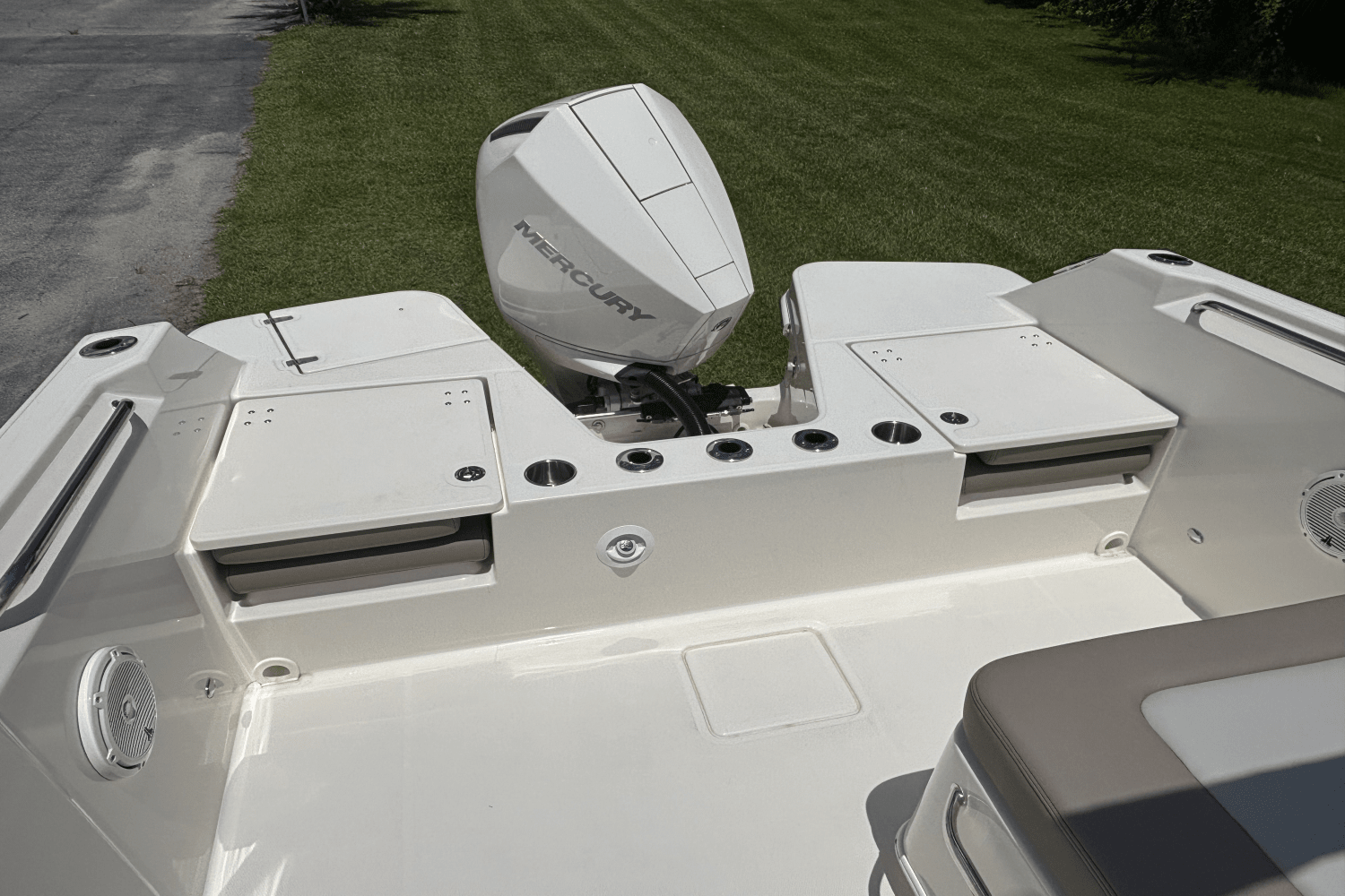 2025 Boston Whaler 210 Vantage Image Thumbnail #9