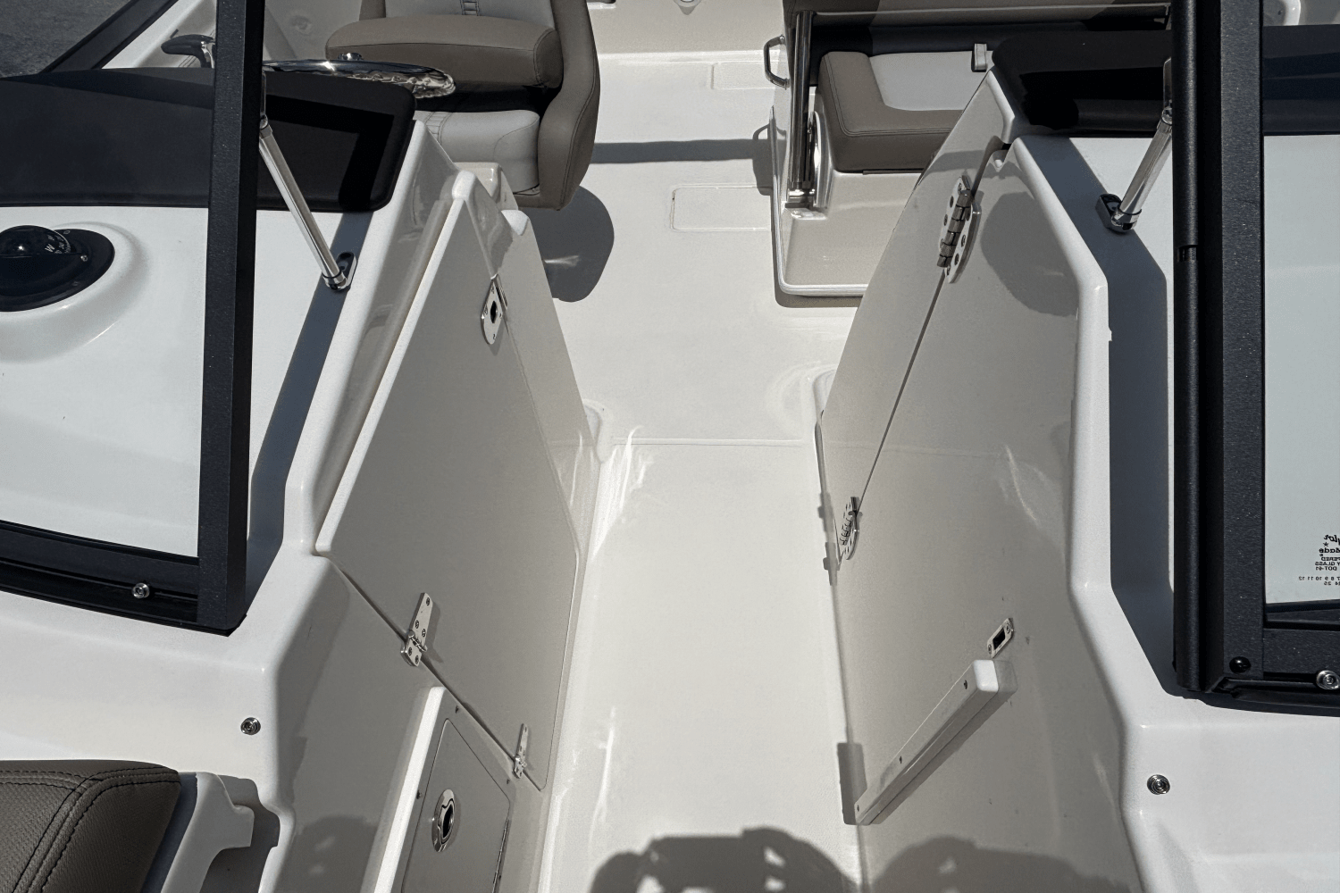 2025 Boston Whaler 210 Vantage Image Thumbnail #15