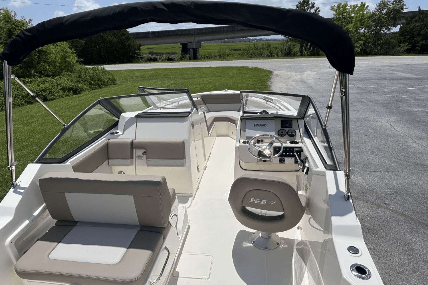 2025 Boston Whaler 210 Vantage Image Thumbnail #11