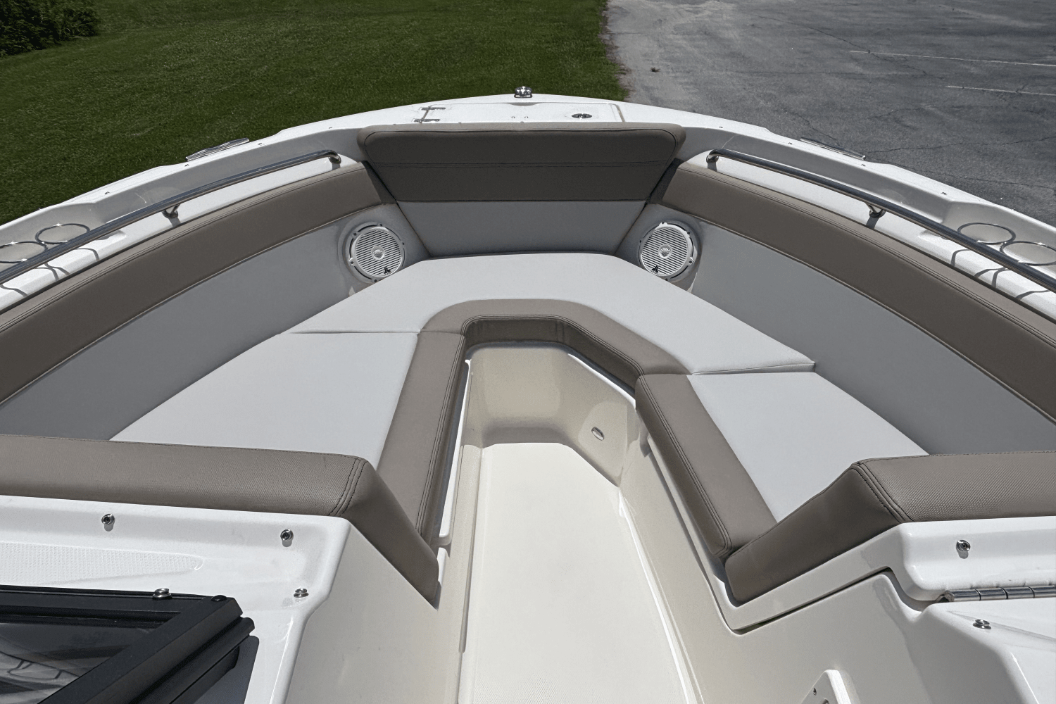 2025 Boston Whaler 210 Vantage Image Thumbnail #16