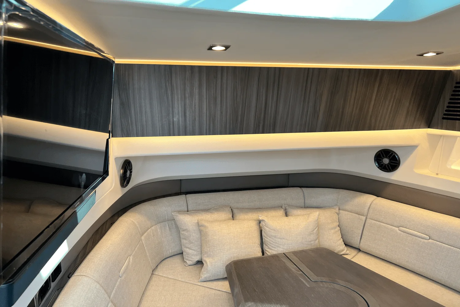 2024 Sea Ray 400 SLX Image Thumbnail #59