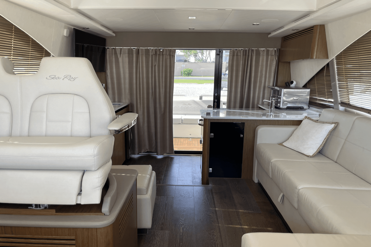 2018 Sea Ray 460 SUNDANCER Image Thumbnail #46