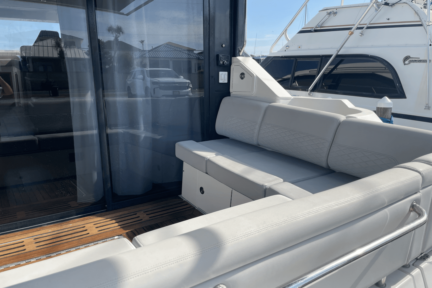 2018 Sea Ray 460 SUNDANCER Image Thumbnail #32