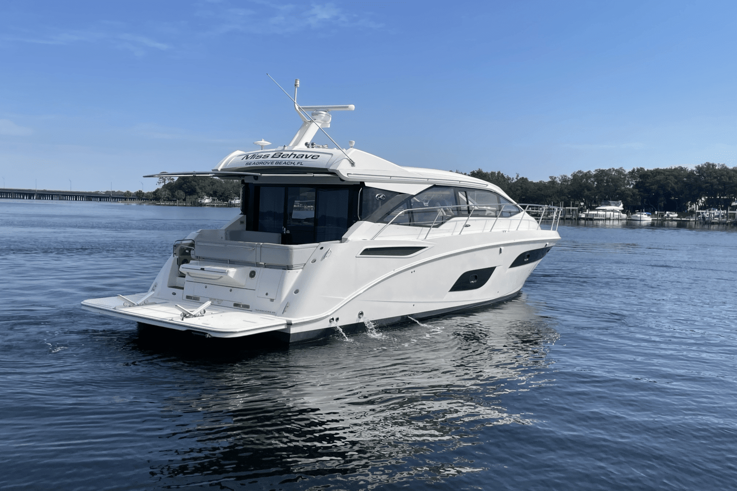 2018 Sea Ray 460 SUNDANCER Image Thumbnail #1