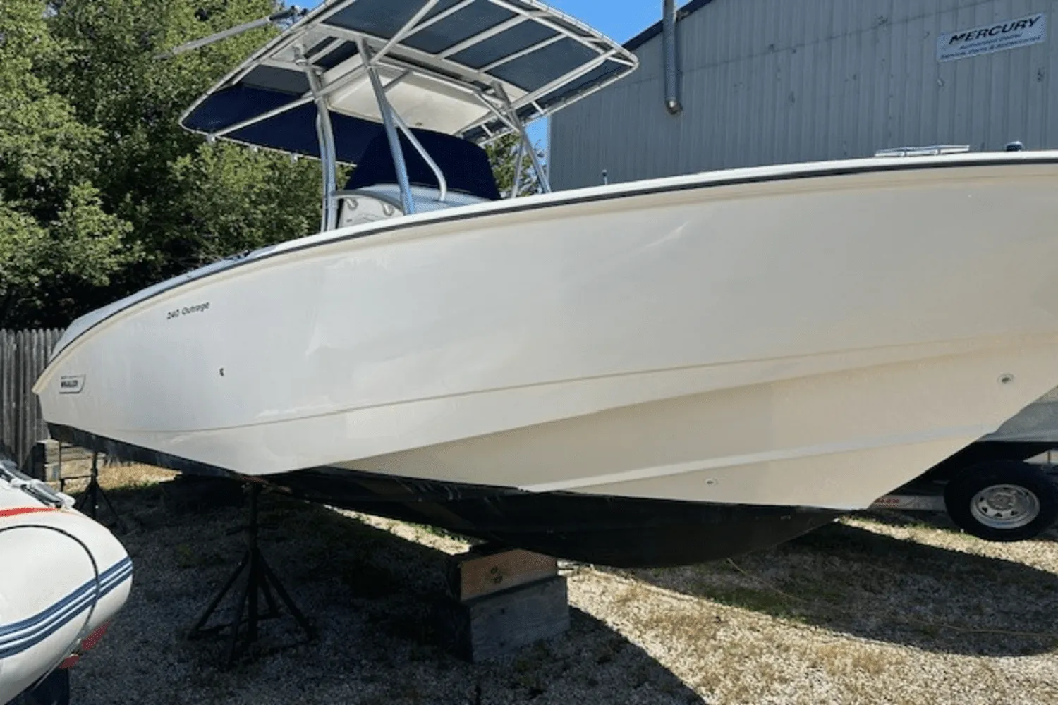2006 Boston Whaler 240 OUTRAGE Image Thumbnail #0