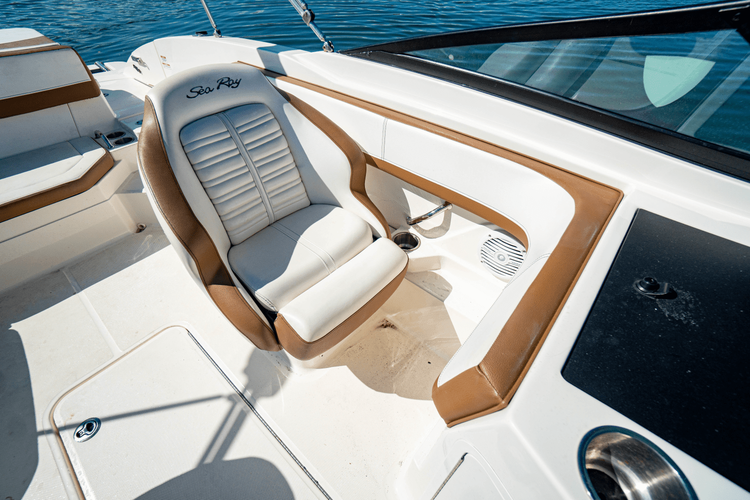 2018 Sea Ray 210 SPX OUTBOARD Image Thumbnail #23