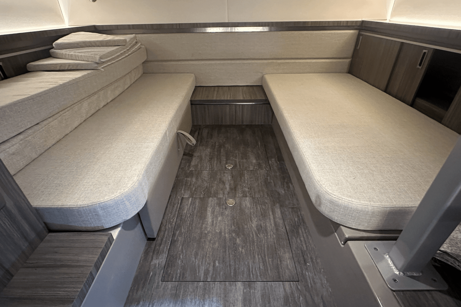 2025 Sea Ray
                                                             Sundancer 320 Image Thumbnail #24