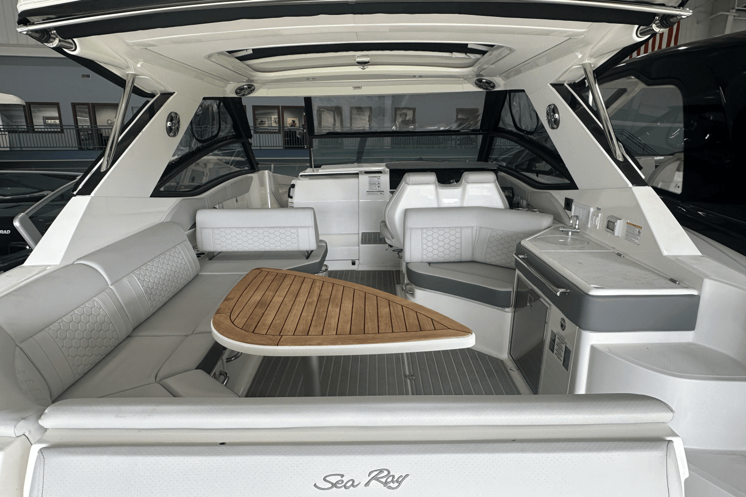2025 Sea Ray
                                                             Sundancer 320 Image Thumbnail #8