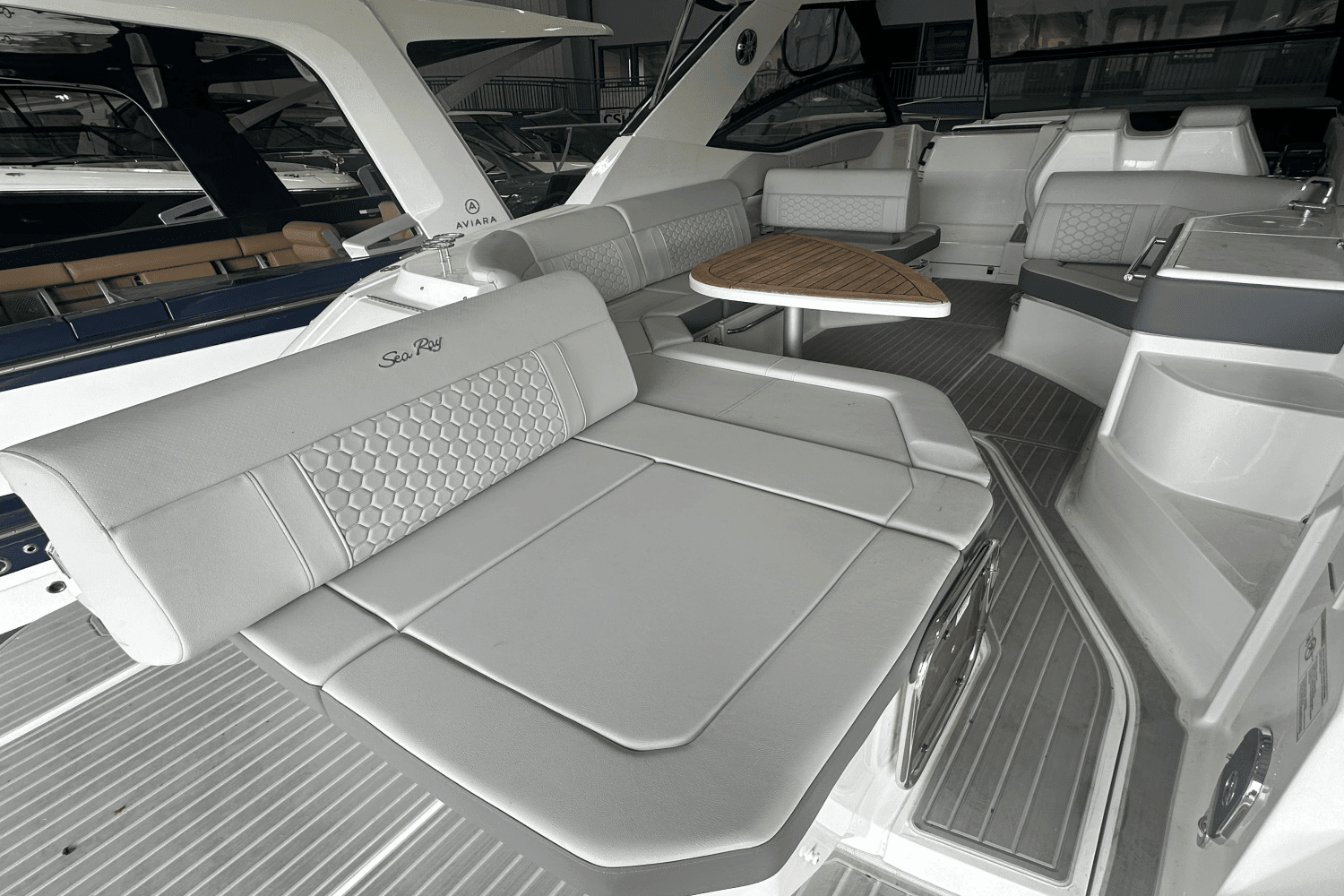 2025 Sea Ray
                                                             Sundancer 320 Image Thumbnail #12