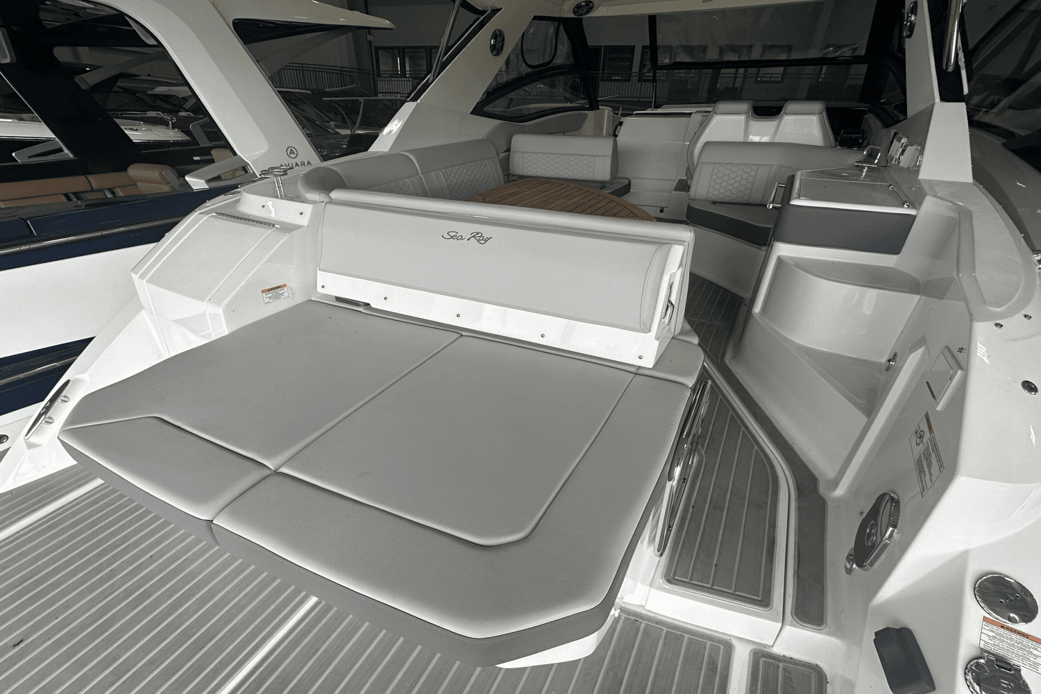 2025 Sea Ray
                                                             Sundancer 320 Image Thumbnail #9