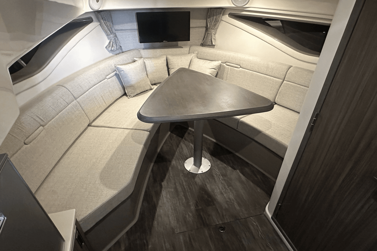 2025 Sea Ray
                                                             Sundancer 320 Image Thumbnail #23