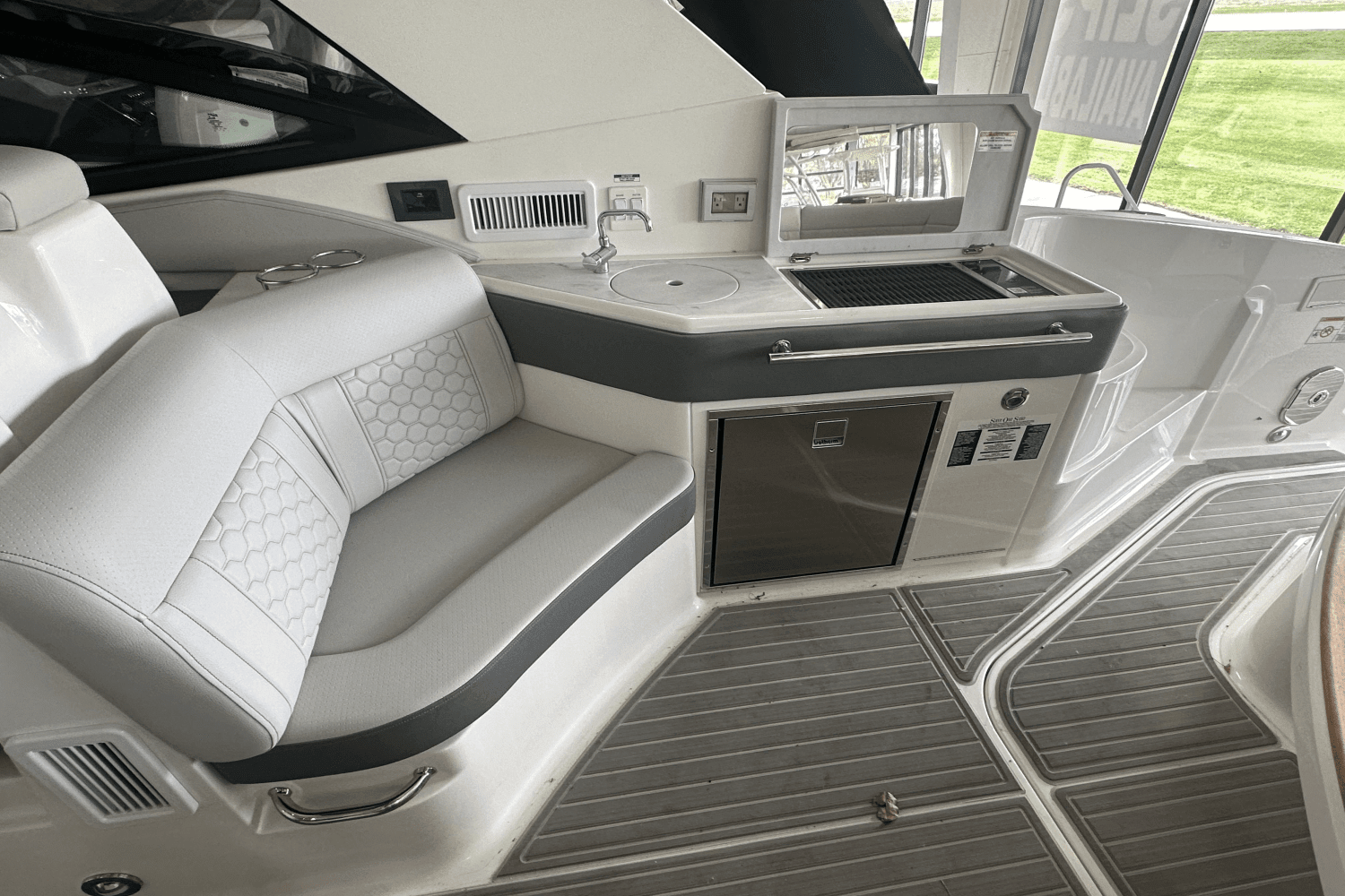 2025 Sea Ray
                                                             Sundancer 320 Image Thumbnail #14