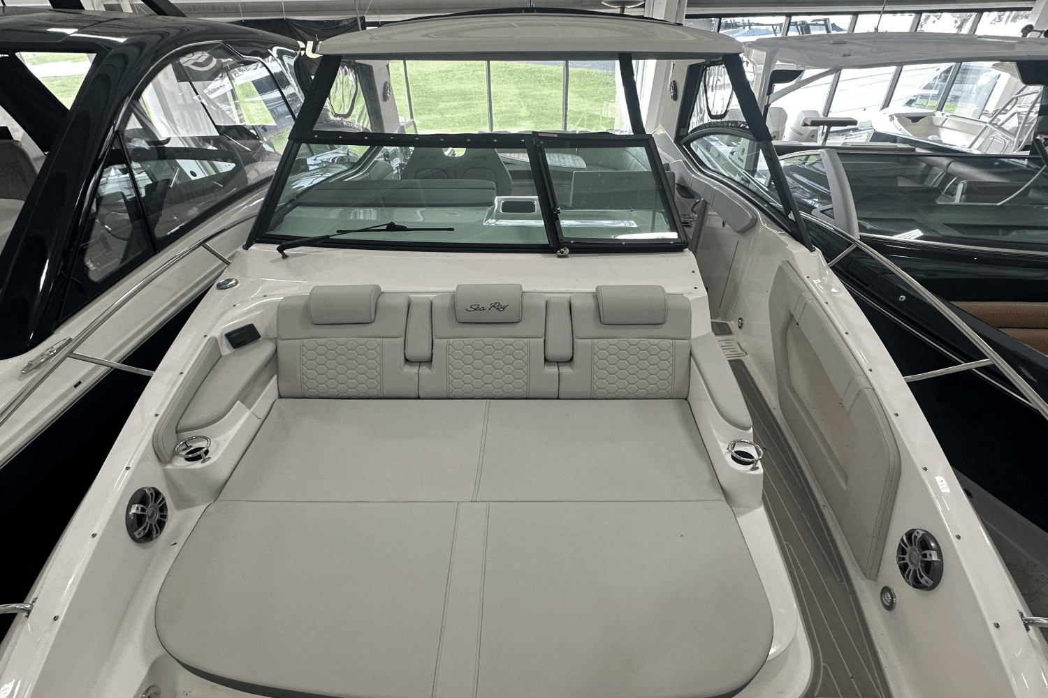 2025 Sea Ray
                                                             Sundancer 320 Image Thumbnail #5