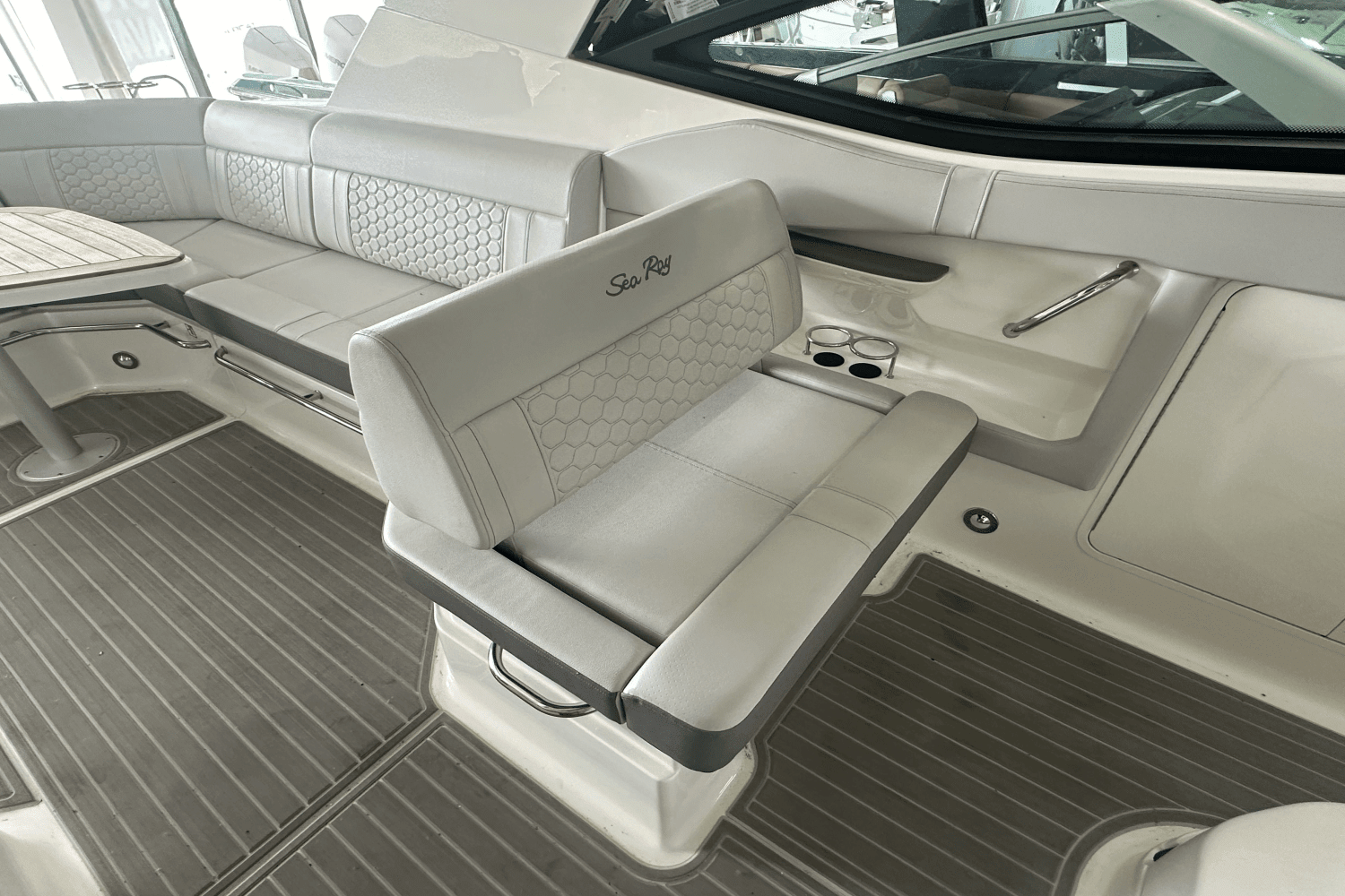 2025 Sea Ray
                                                             Sundancer 320 Image Thumbnail #16