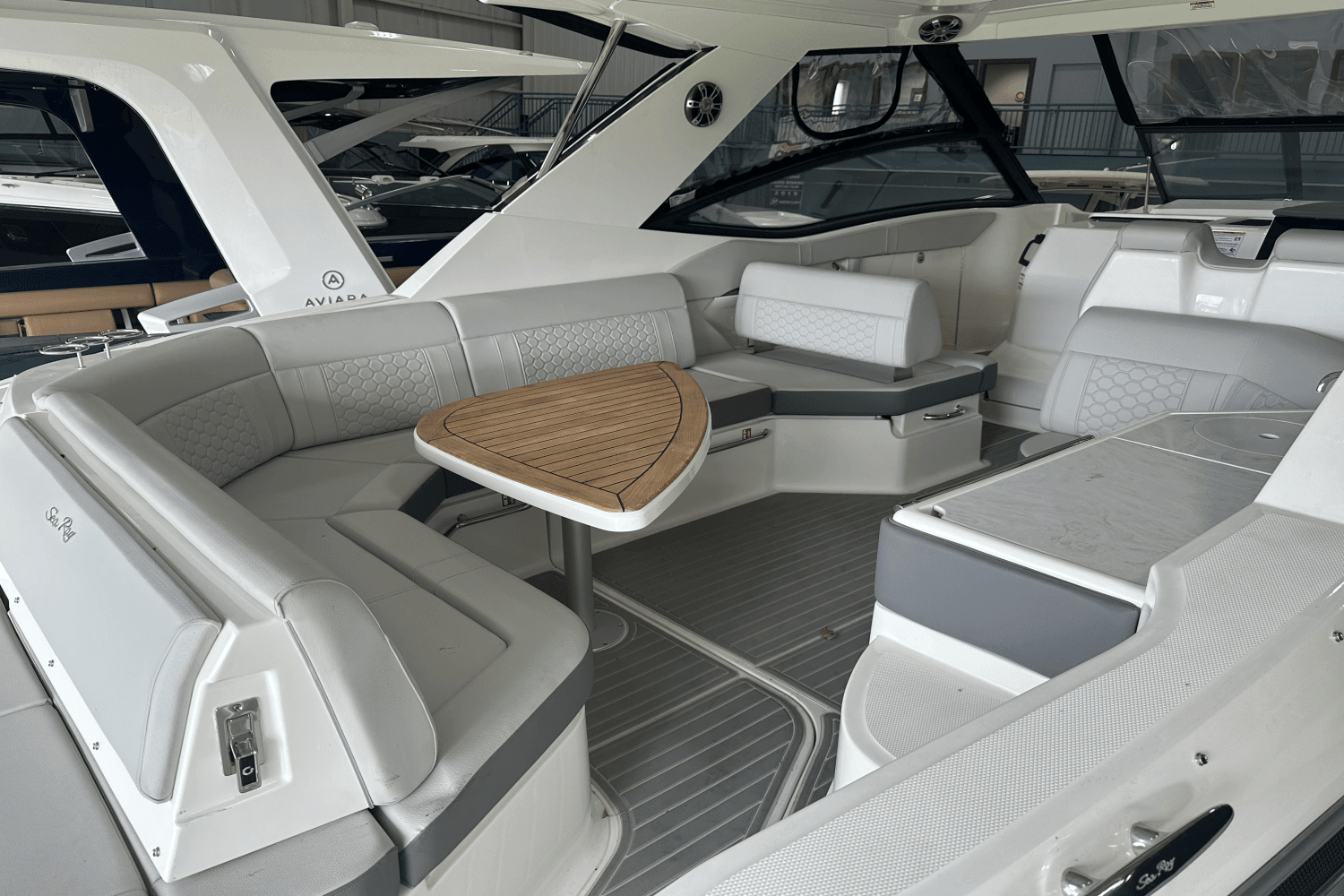 2025 Sea Ray
                                                             Sundancer 320 Image Thumbnail #11