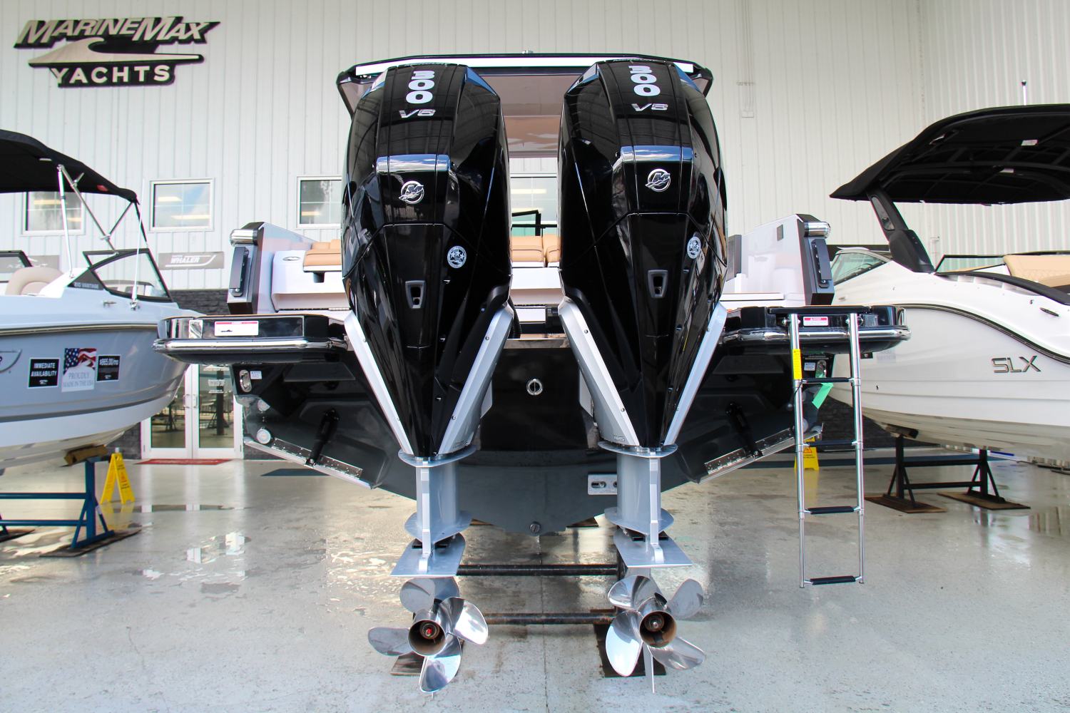 2025 Aviara AV32 Outboard Image Thumbnail #2