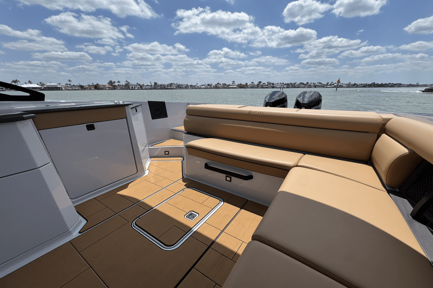 2025 Aviara AV32 Outboard Image Thumbnail #11