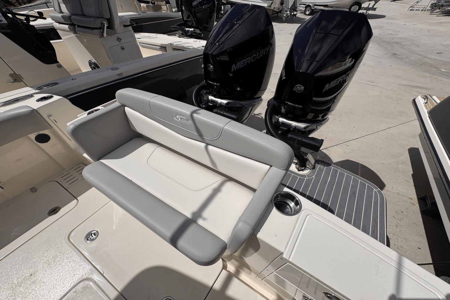 2025 Scout 305 LXF Image Thumbnail #2