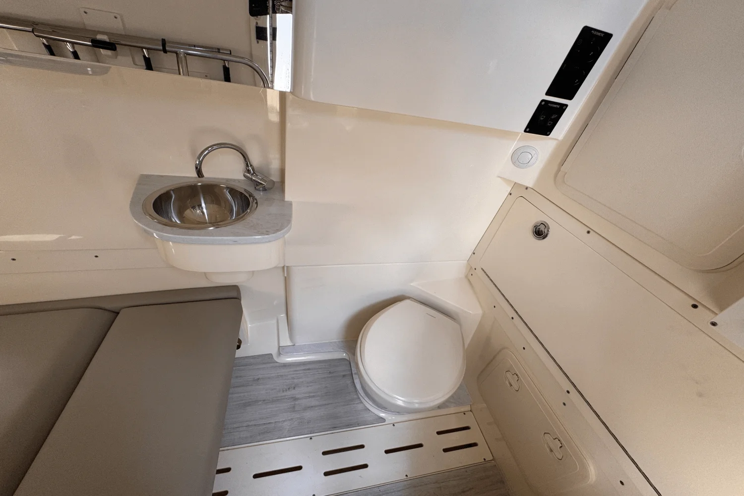 2025 Scout 305 LXF Image Thumbnail #20