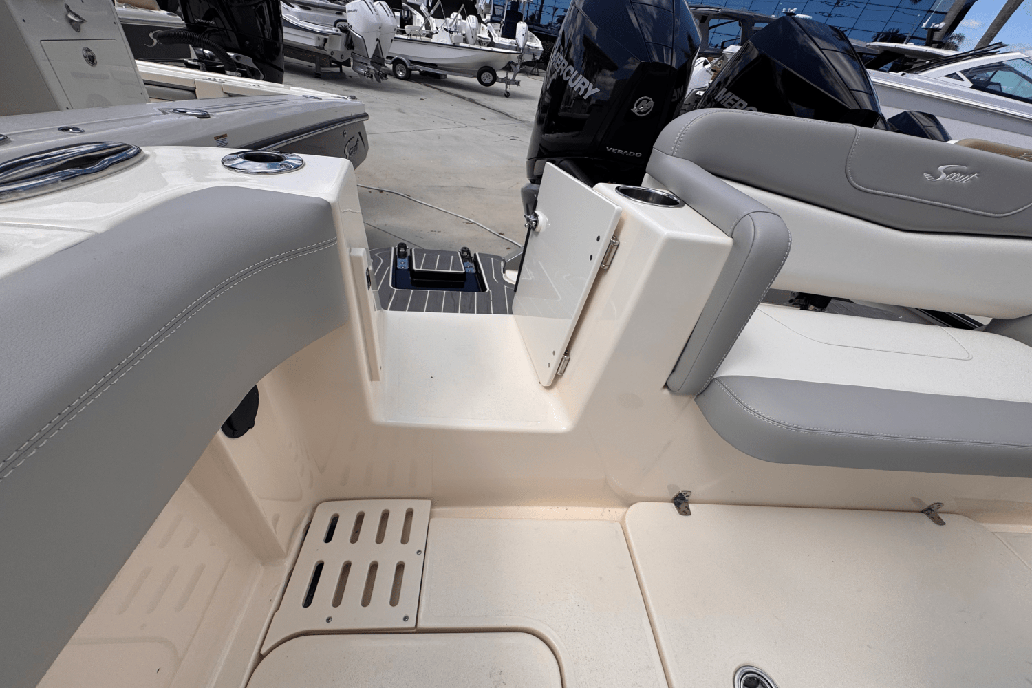 2025 Scout 305 LXF Image Thumbnail #25