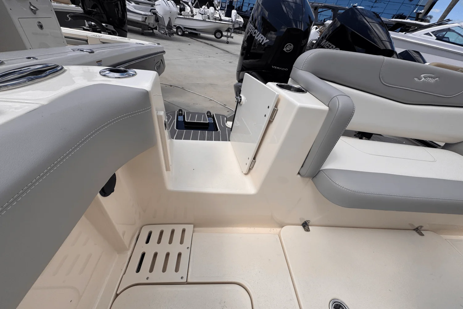 2025 Scout 305 LXF Image Thumbnail #25