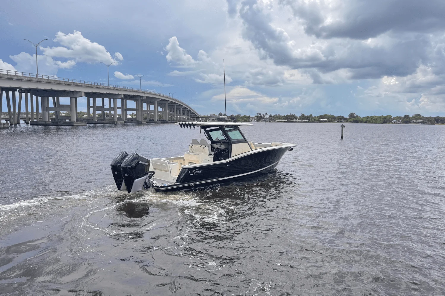 2025 Scout 305 LXF Image Thumbnail #1