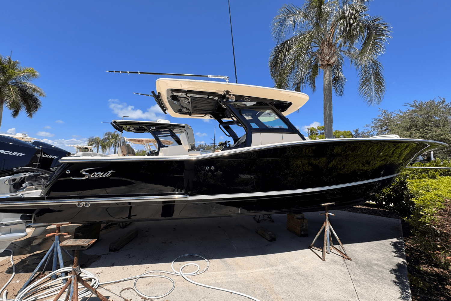 2025 Scout 305 LXF Image Thumbnail #2