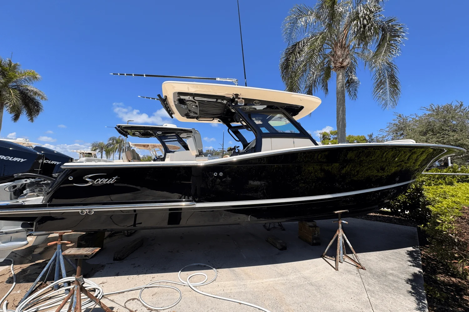 2025 Scout 305 LXF Image Thumbnail #2